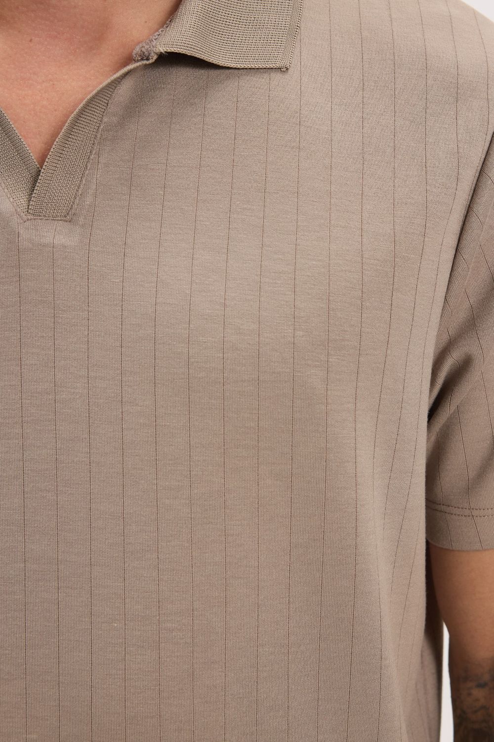 Erkek Slim Fit Dar Kesim Pamuklu Kısa Kollu Çizgili Vizon Polo V Yaka Tişört