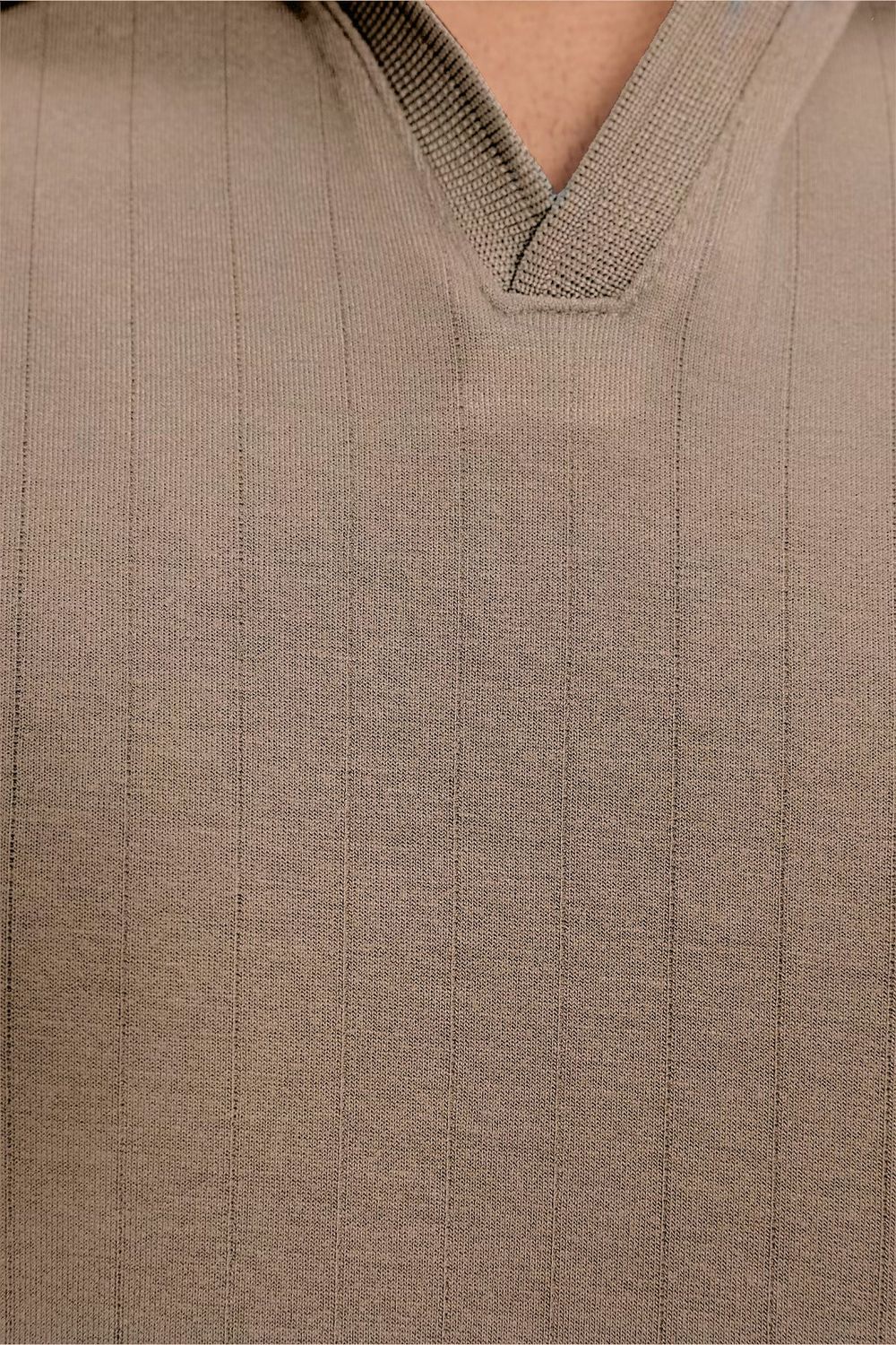 Erkek Slim Fit Dar Kesim Pamuklu Kısa Kollu Çizgili Vizon Polo V Yaka Tişört