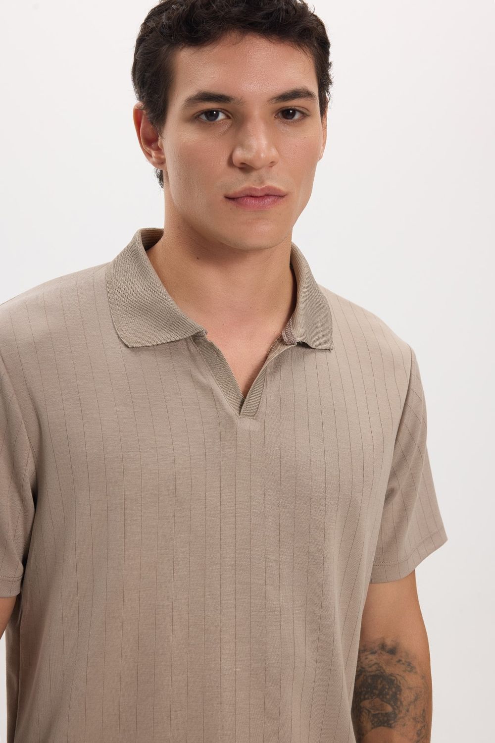 Erkek Slim Fit Dar Kesim Pamuklu Kısa Kollu Çizgili Vizon Polo V Yaka Tişört