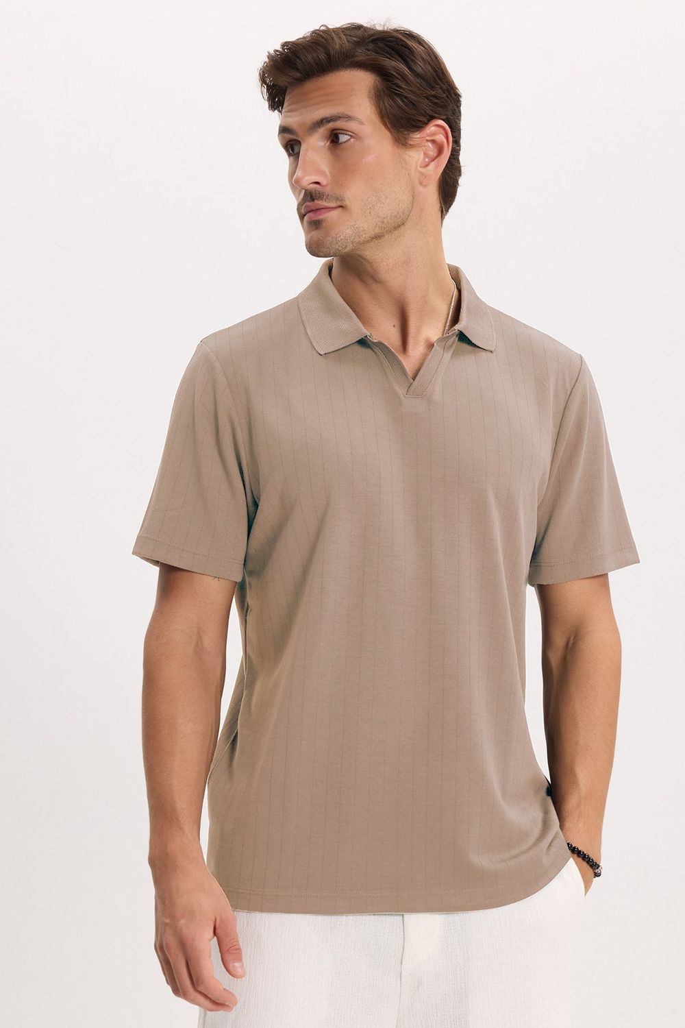 Erkek Slim Fit Dar Kesim Pamuklu Kısa Kollu Çizgili Vizon Polo V Yaka Tişört