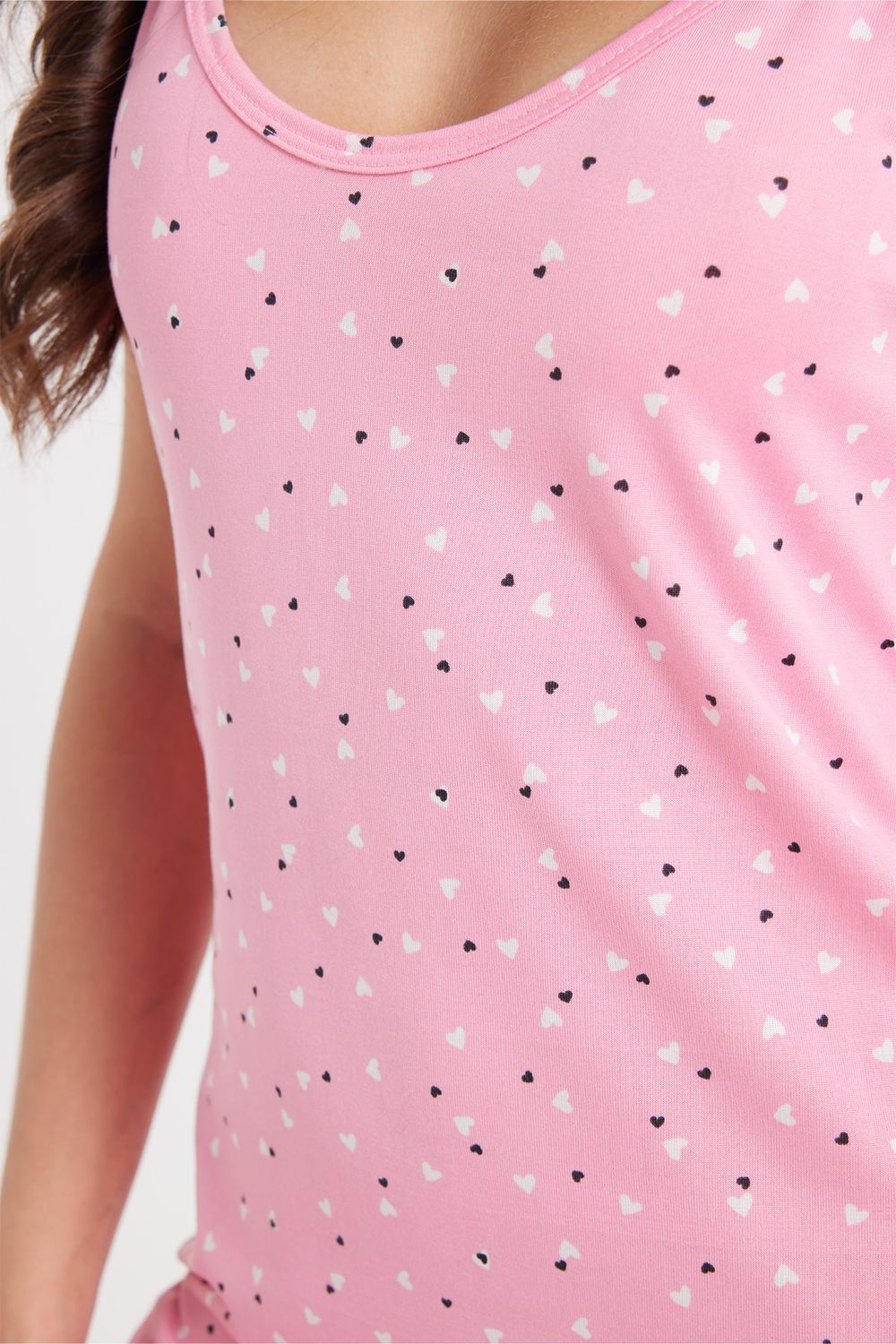 Kadın Standart Fit Normal Kesim İnce Askılı Geniş Yaka Baskılı Pembe Pijama