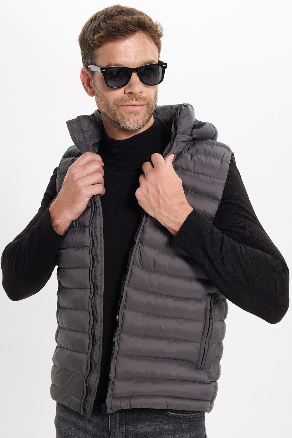 Erkek Slim Fit Dar Kesim Rüzgara Karşı Dayanıklı Cepli Antrasit Çıkabilir Kapüşonlu Şişme Yelek