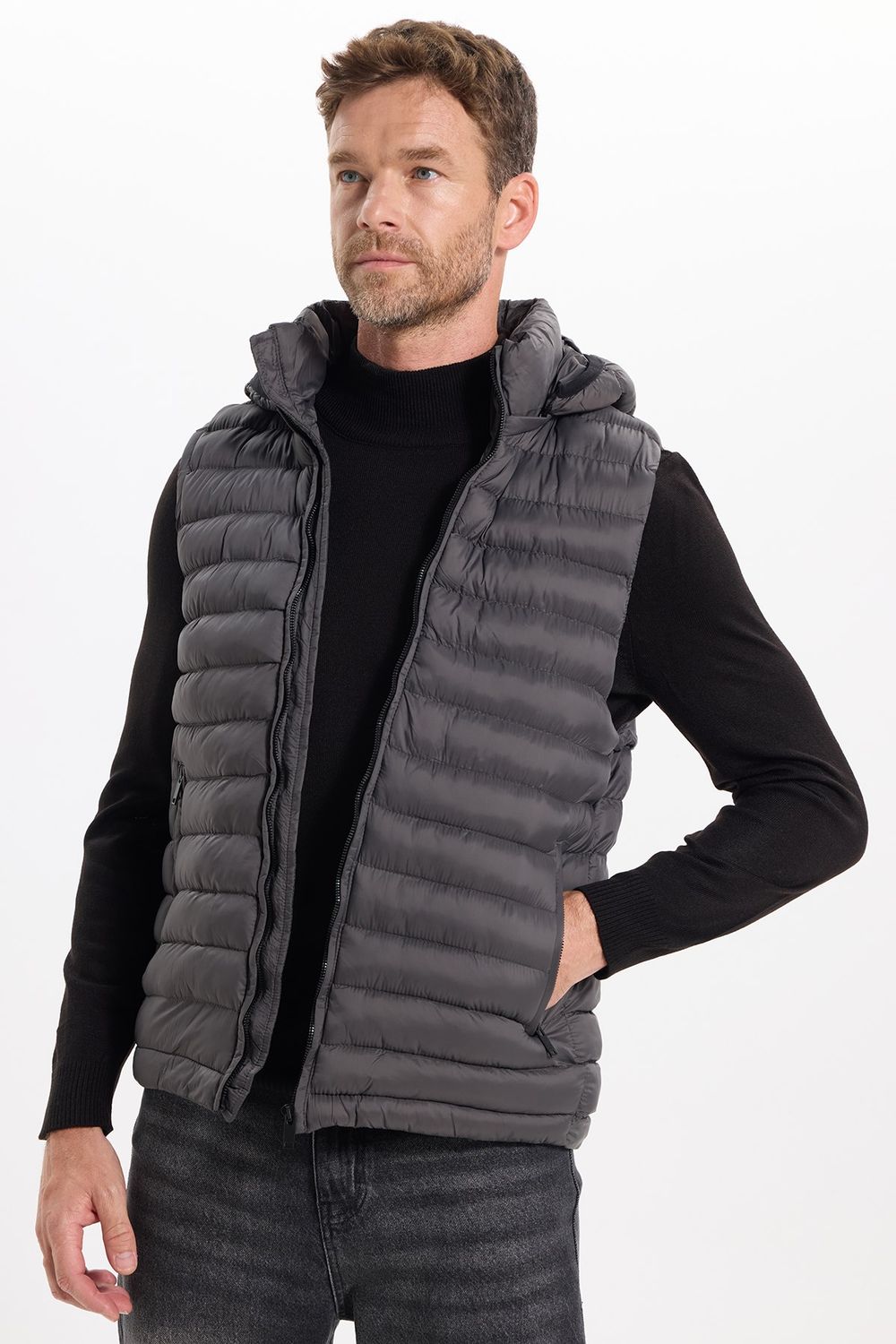 Erkek Slim Fit Dar Kesim Rüzgara Karşı Dayanıklı Cepli Antrasit Çıkabilir Kapüşonlu Şişme Yelek