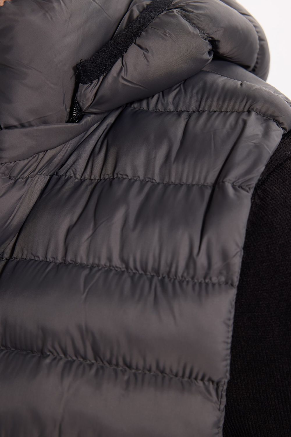 Erkek Slim Fit Dar Kesim Rüzgara Karşı Dayanıklı Cepli Antrasit Çıkabilir Kapüşonlu Şişme Yelek