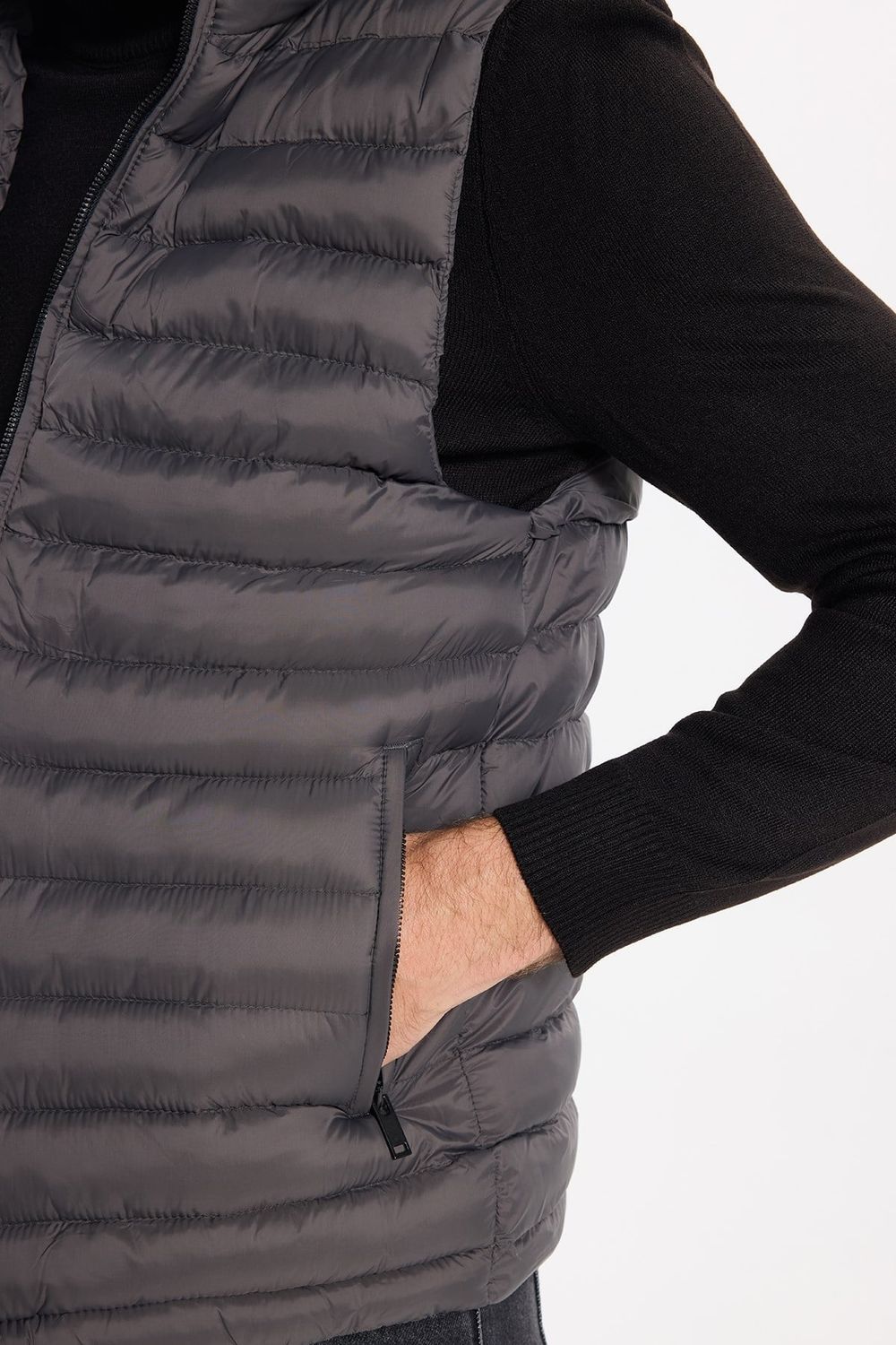 Erkek Slim Fit Dar Kesim Rüzgara Karşı Dayanıklı Cepli Antrasit Çıkabilir Kapüşonlu Şişme Yelek