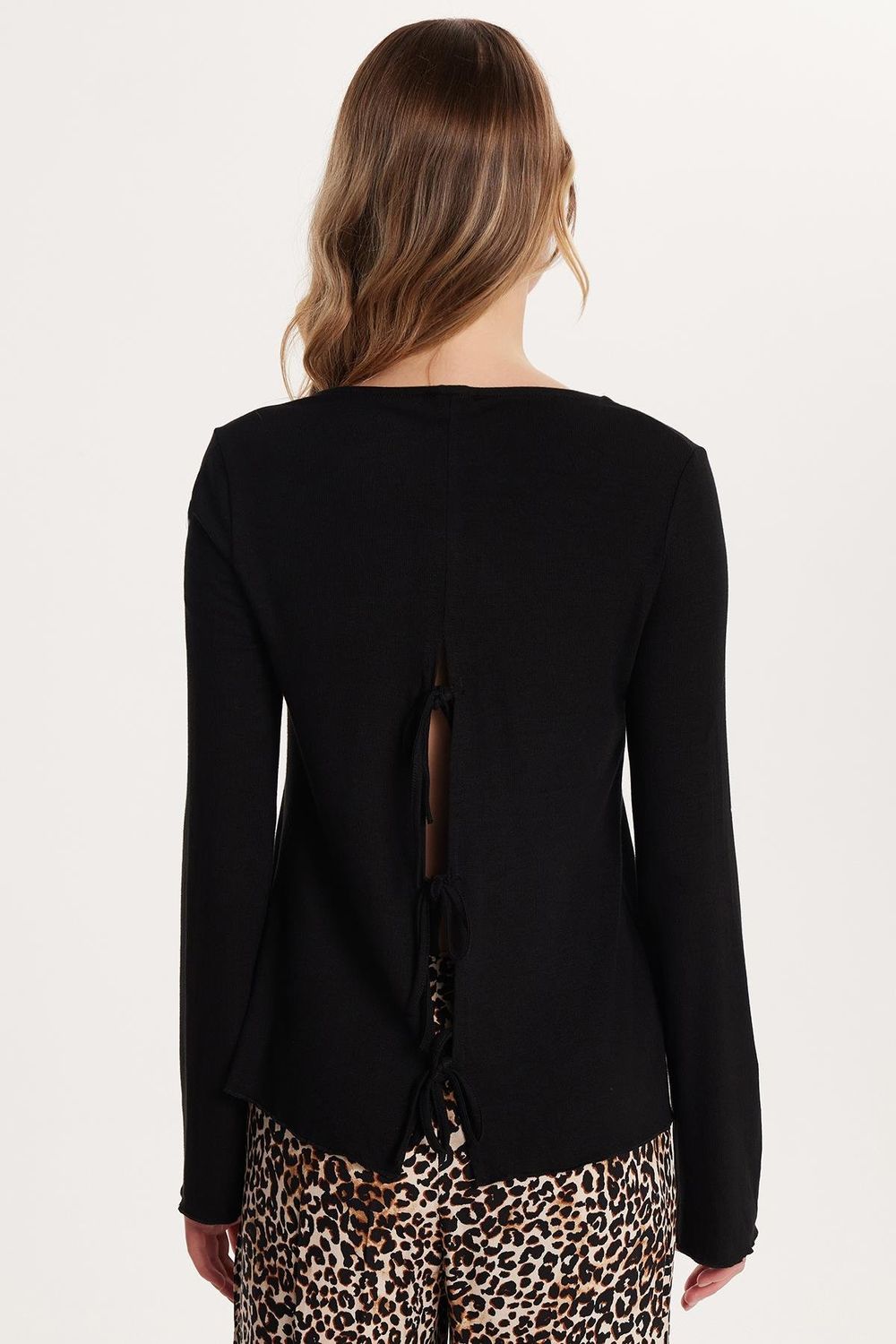 Kadın Regular Fit Uzun Kollu U Yaka Bağlama Detaylı Viskon Siyah Hırka