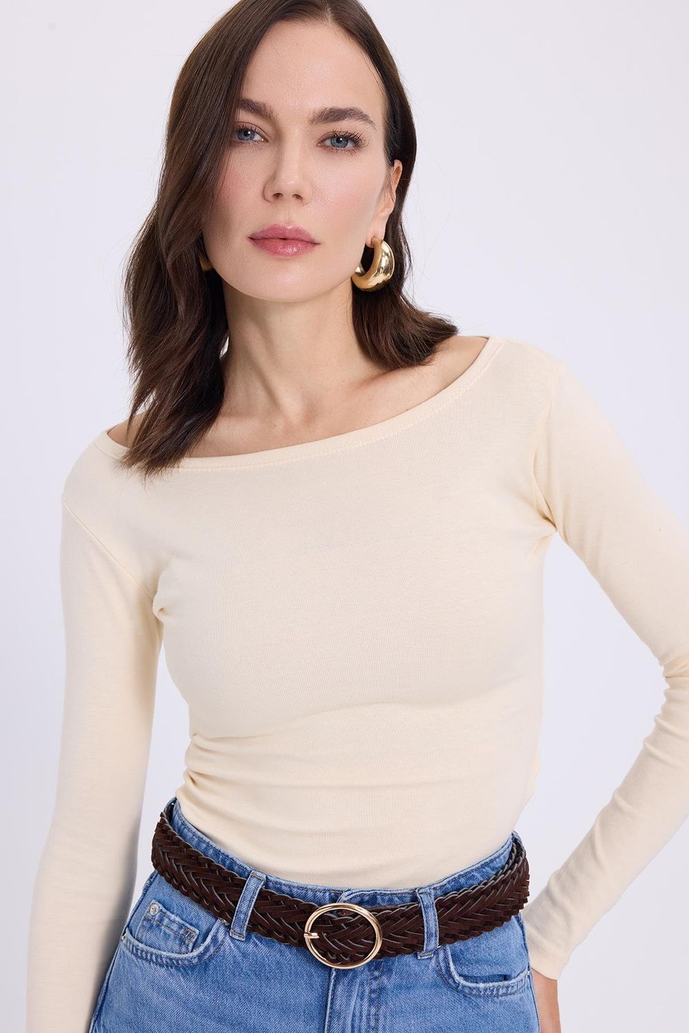 Kadın Slim Fit Dar Kesim Pamuklu Modal Kumaş Uzun Kollu Kayık Yaka Bej Bluz
