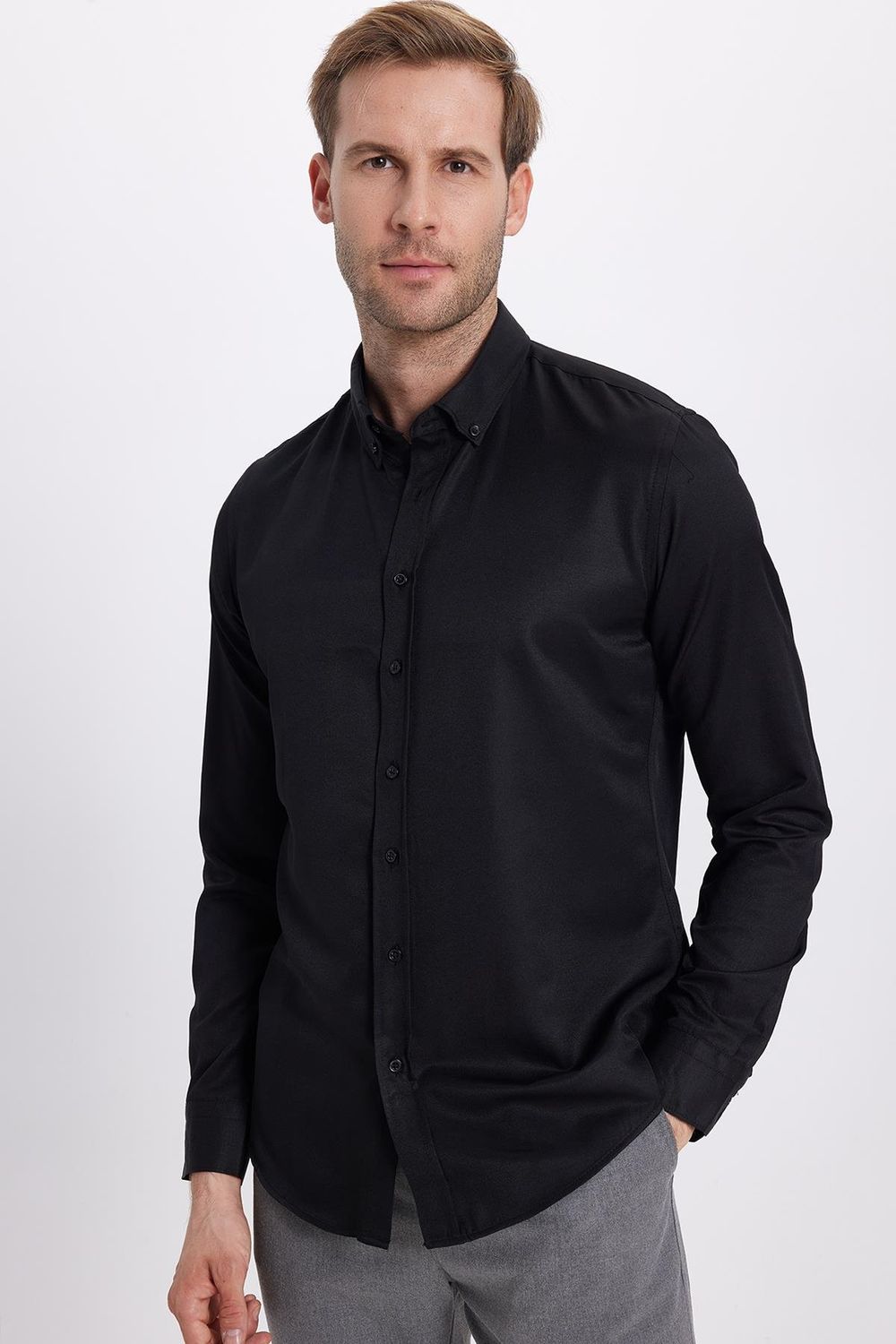 Slim Fit Uzun Kollu Düğmeli Yaka Pamuklu Kolay Ütü Düz Erkek Gömlek