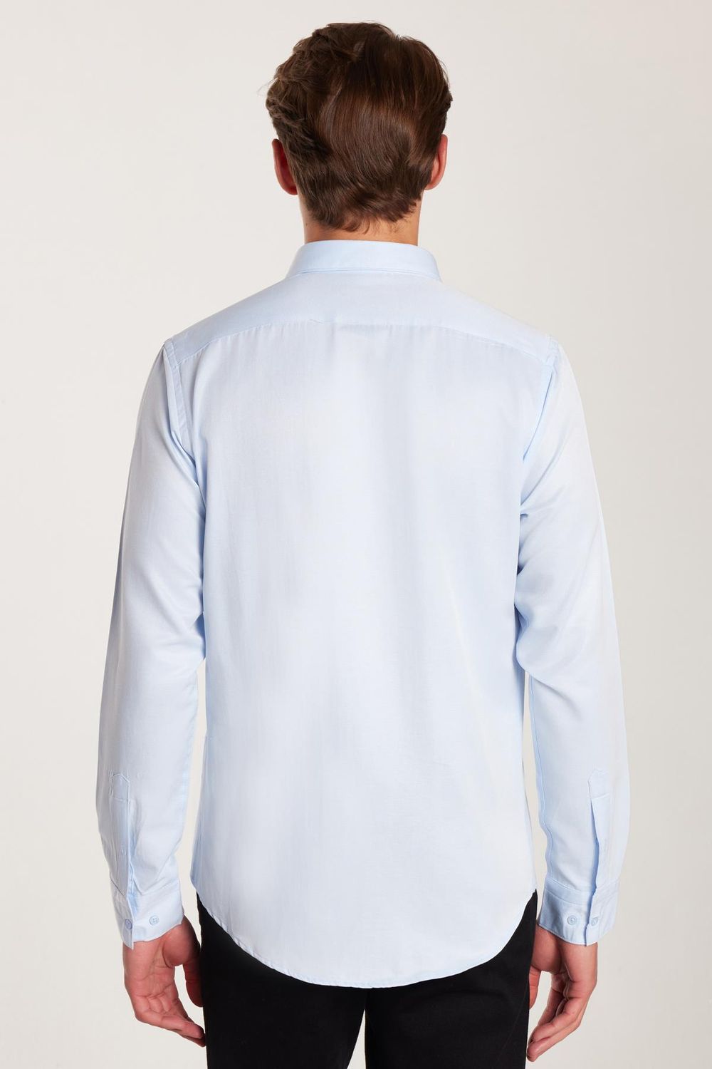 Erkek Slim Fit Dar Kesim Pamuklu Kolay Ütü Mavi Düğmeli Yaka Gömlek