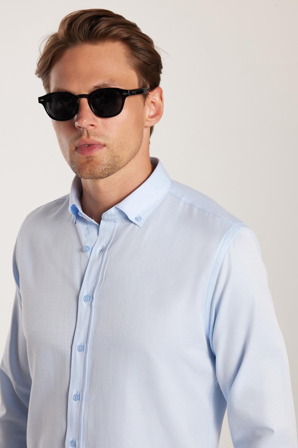 Erkek Slim Fit Dar Kesim Pamuklu Kolay Ütü Mavi Düğmeli Yaka Gömlek