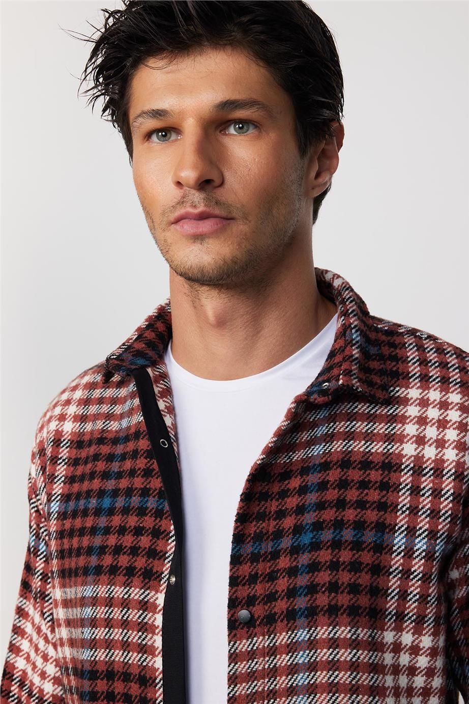 Slim Fit Dar Kesim Kapaklı Çift Cep Kareli Oduncu Erkek Gömlek