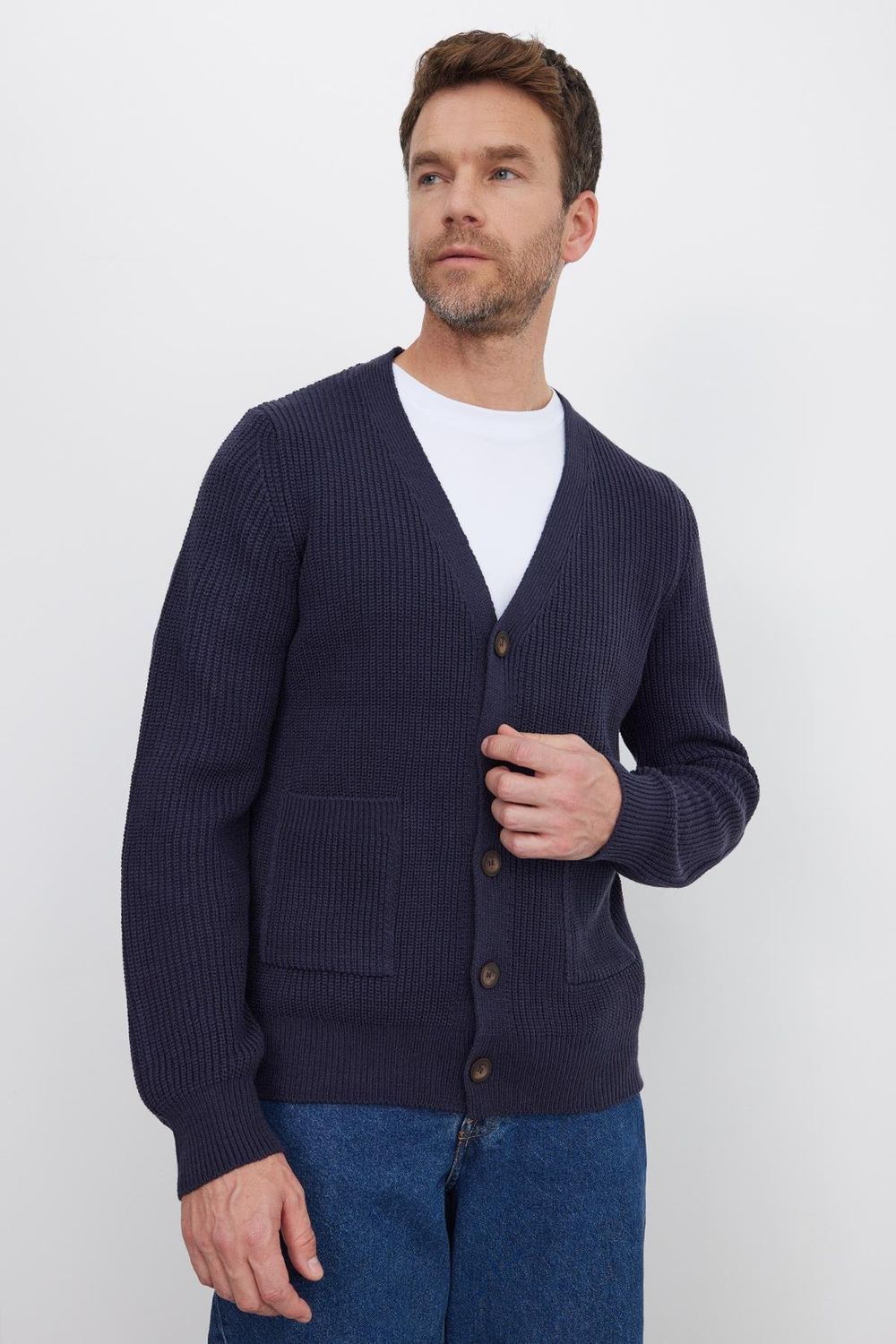 Erkek Standart Fit Normal Kesim V Yaka Düğmeli Lacivert Hırka