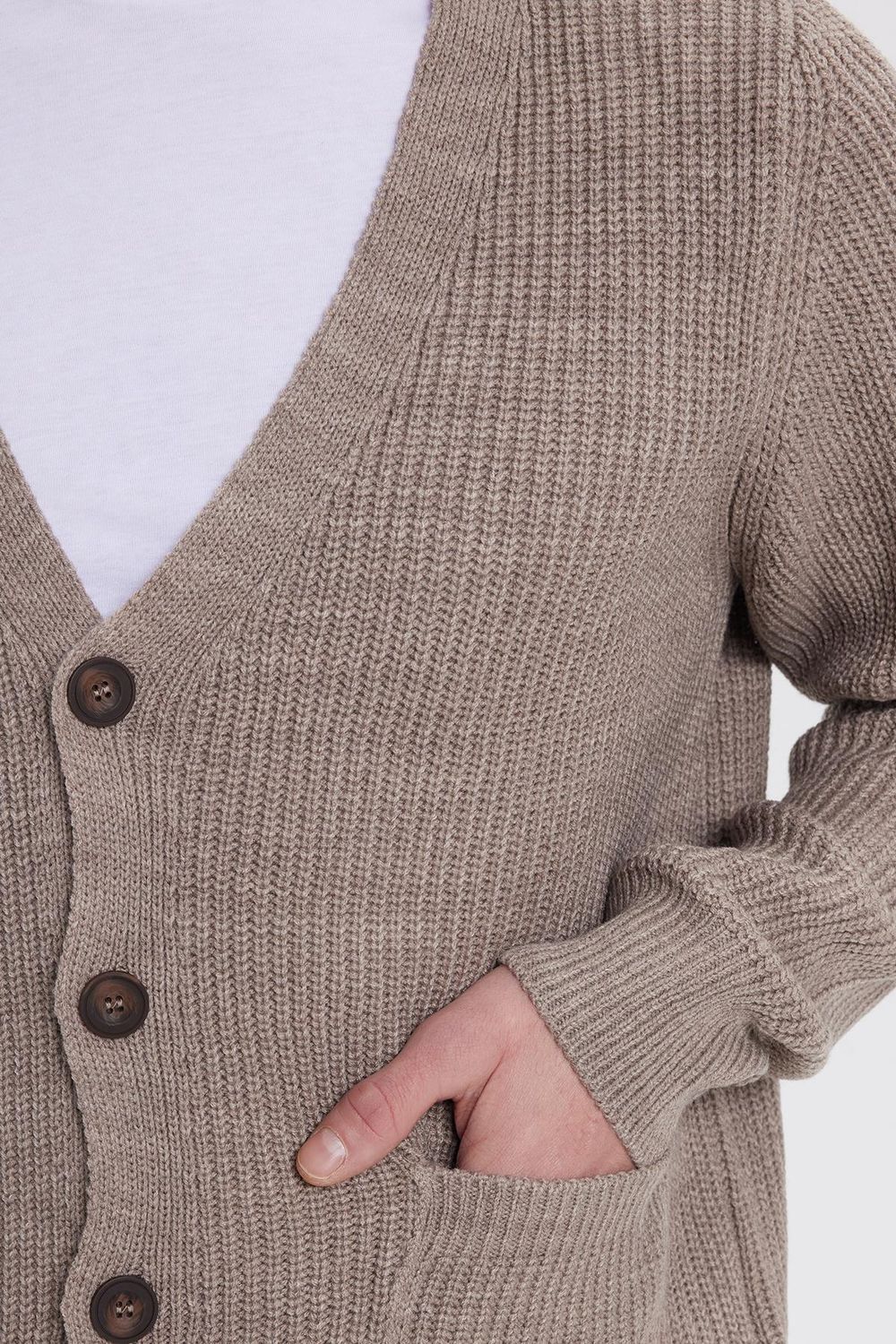 Erkek Standart Fit Normal Kesim V Yaka Düğmeli Kahverengi Hırka