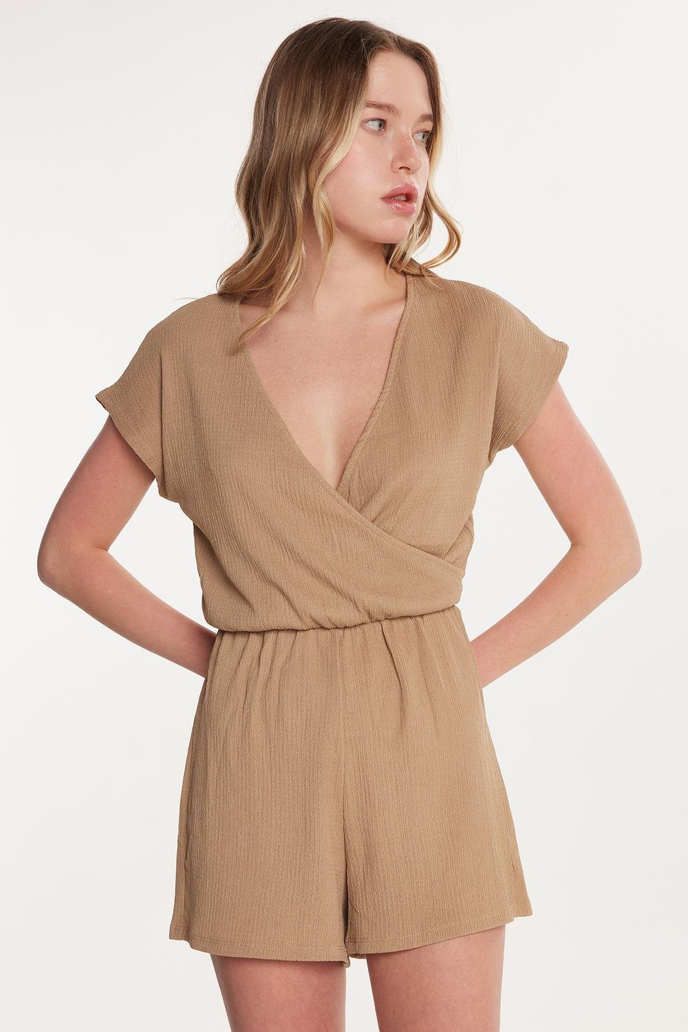 Kadın Regular Fit Kısa Kollu V Yaka Kahverengi Tulum