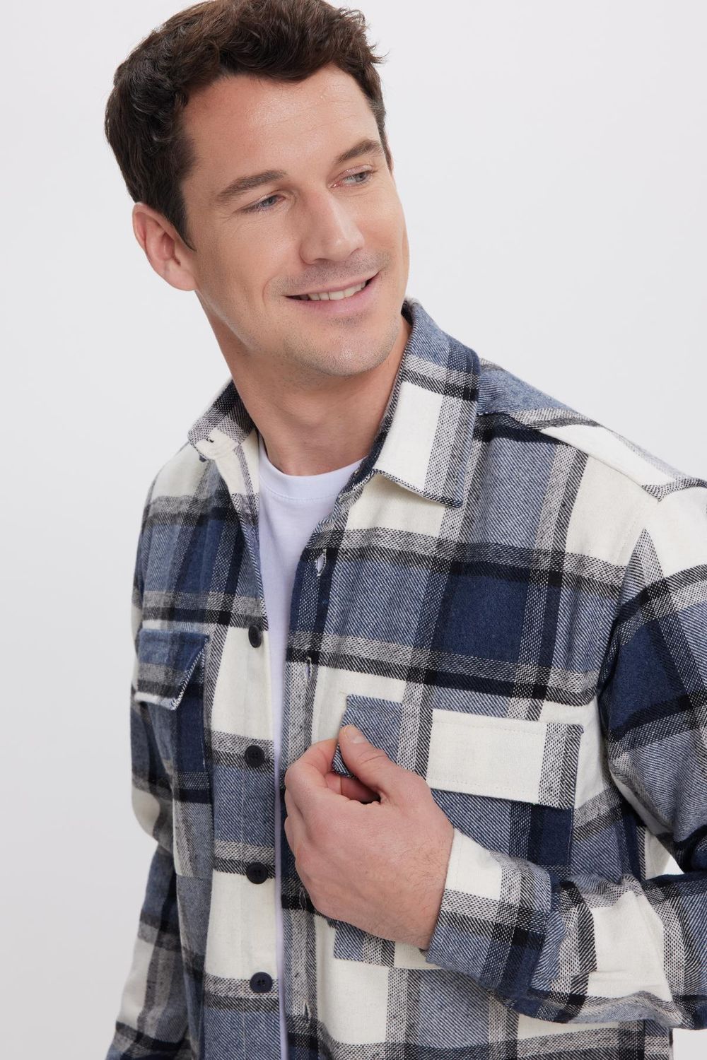 Erkek Regular Fit Klasik Kesim Çift Cep Kapaklı Kareli Oduncu Gömlek