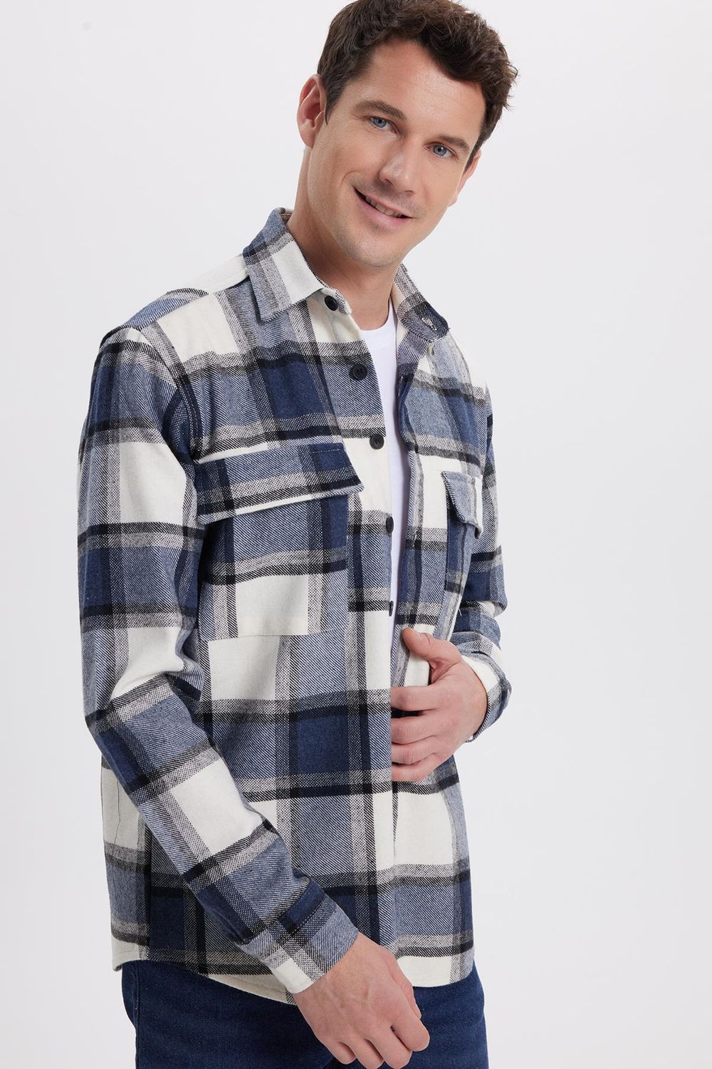 Erkek Regular Fit Klasik Kesim Çift Cep Kapaklı Kareli Oduncu Gömlek