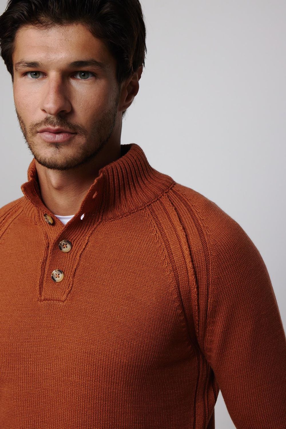 Erkek Slim Fit Dar Kesim Dik Yaka Düğmeli Tarçın Triko Kazak