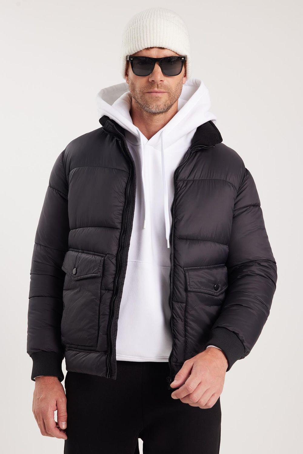 Erkek Regular Fit Klasik Kesim Çift Cepli Lastikli Dik Yaka Siyah Mont