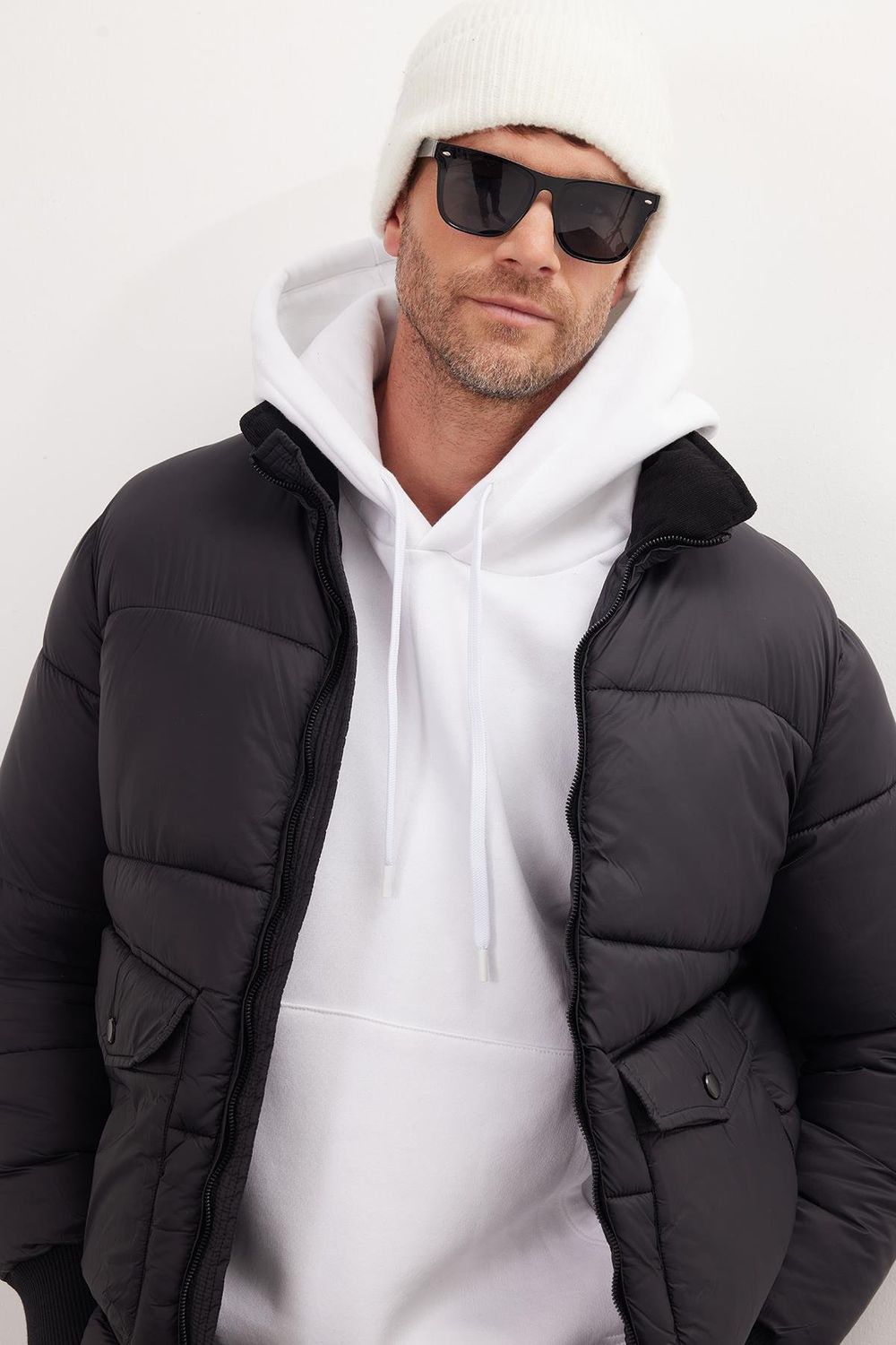 Erkek Regular Fit Klasik Kesim Çift Cepli Lastikli Dik Yaka Siyah Mont