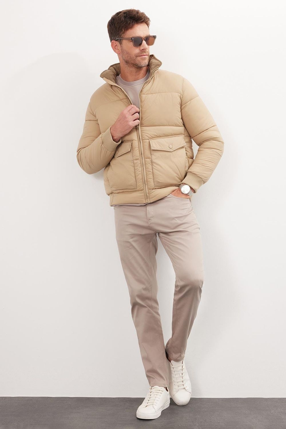 Erkek Regular Fit Klasik Kesim Çift Cepli Lastikli Dik Yaka Bej Mont