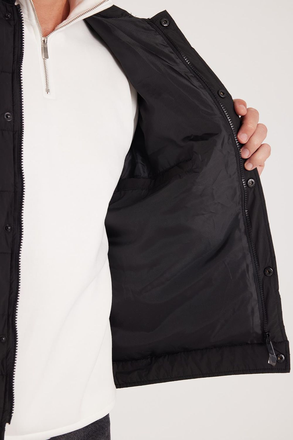 Erkek Regular Fit Klasik Kesim Çift Cepli Çıtçıt Kapamalı Siyah Mont