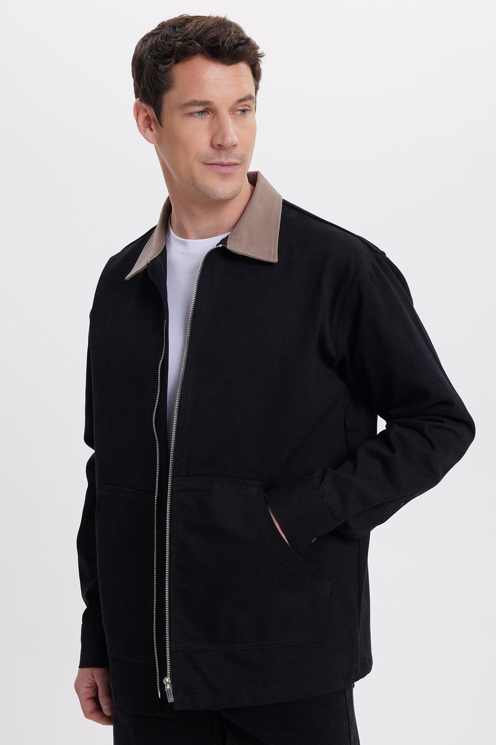 Erkek Relax Fit Rahat Kesim Gabardin Düz Fermuarlı Kanguru Cepli Kontrast Yaka Siyah Gömlek Ceket