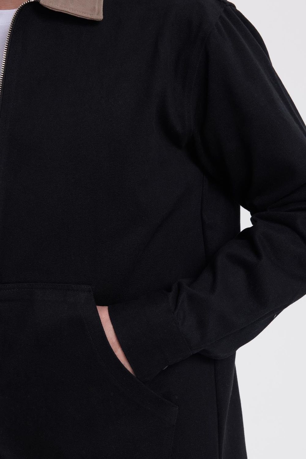 Erkek Relax Fit Rahat Kesim Gabardin Düz Fermuarlı Kanguru Cepli Kontrast Yaka Siyah Gömlek Ceket