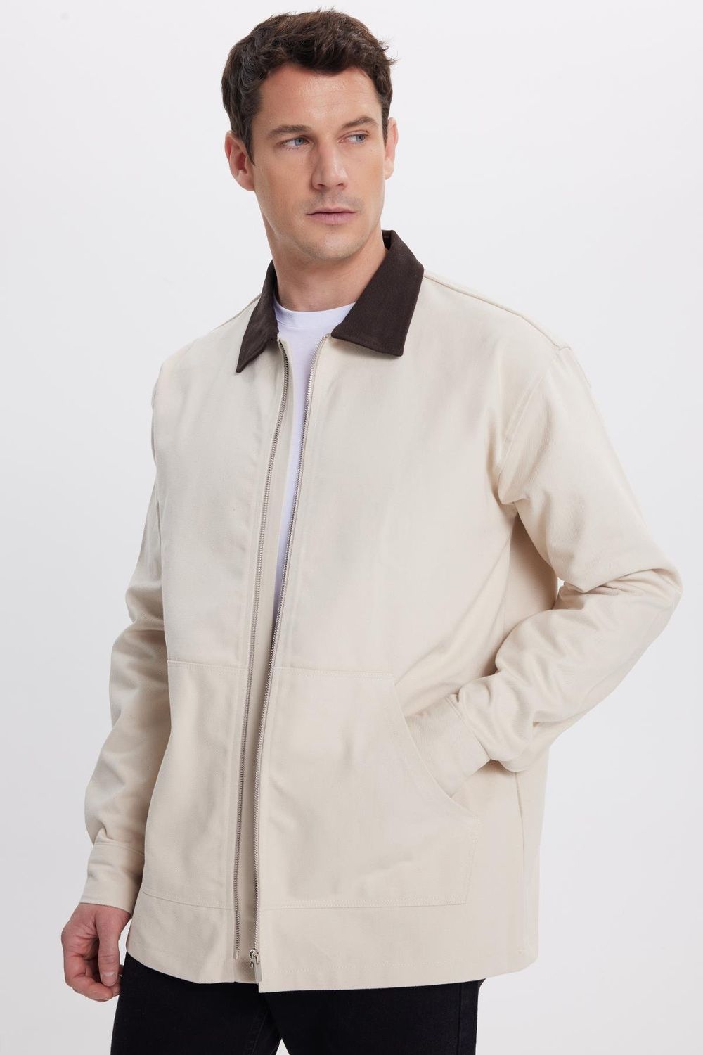 Erkek Relax Fit Rahat Kesim Gabardin Düz Fermuarlı Kanguru Cepli Kontrast Yaka Bej Gömlek Ceket