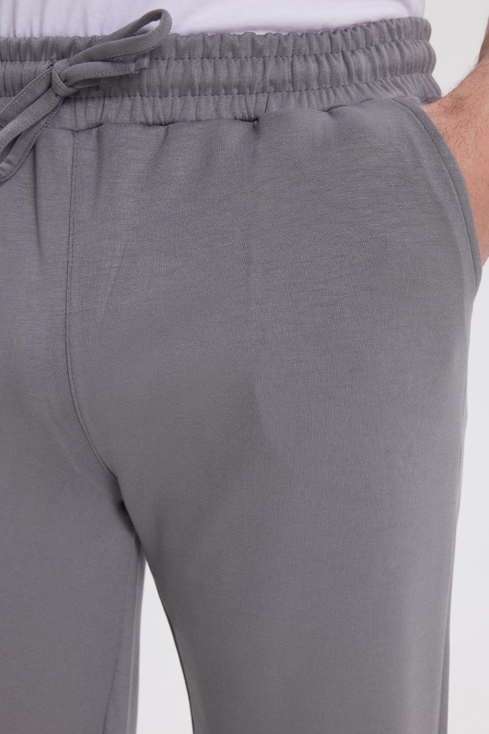 Erkek Slim Fit Dar Kesim Beli Bağcıklı 3 Cepli Geniş Paça Açık Füme Eşofman Altı