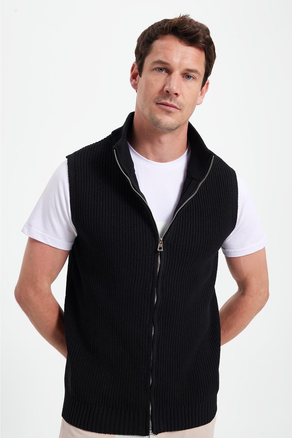 Erkek Standart Fit Normal Kesim Fermuarlı Dik Yaka Sıcak Tutan Siyah Triko Yelek