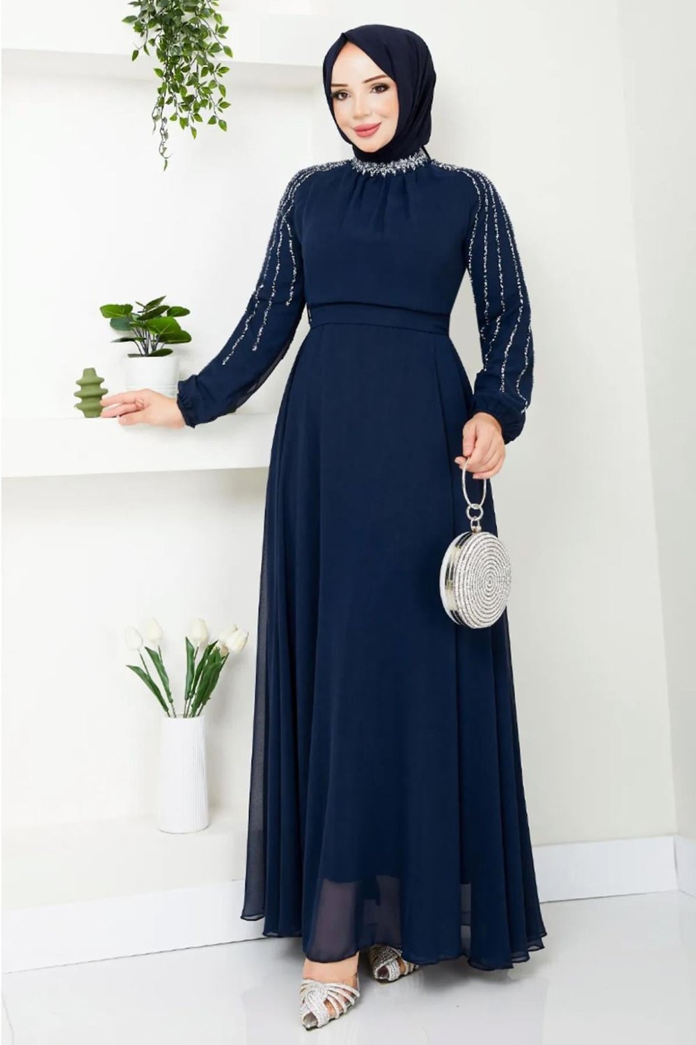 Kolları Taşlı Pullu Lacivert Şifon Abiye
