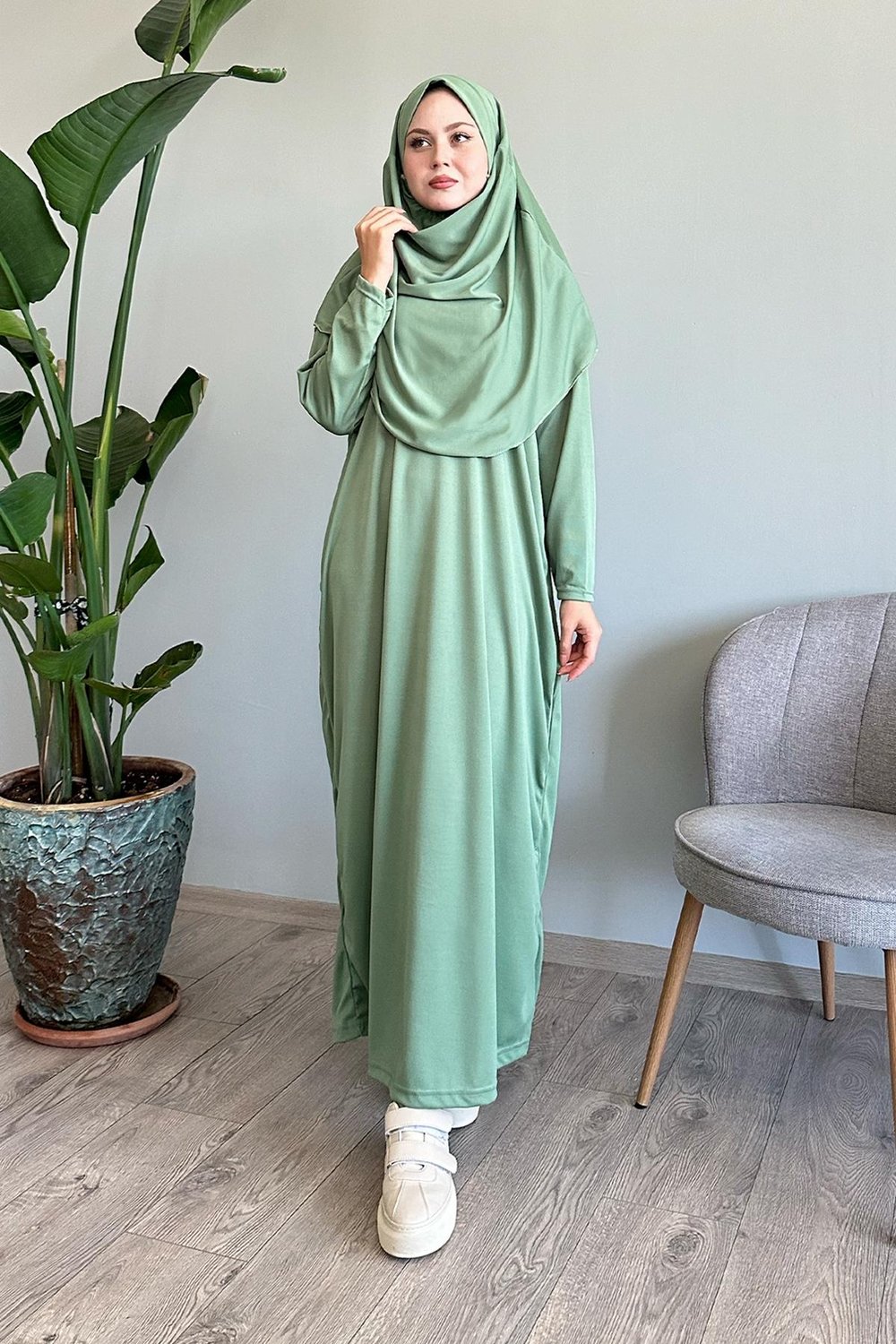 Tek Parça Açık Yeşil Namaz Elbisesi
