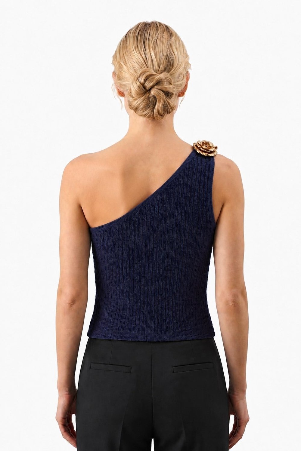 Premium - Tide Collection | Kahverengi Tek Omuz Çiçek Aksesuarlı Bürümcük Dokulu Kadın Crop Bluz