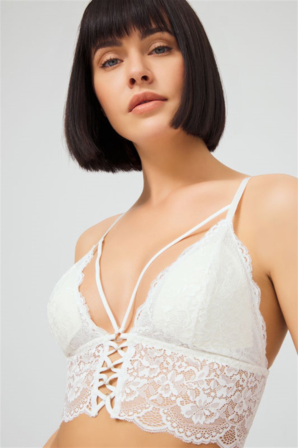 Krem Dantelli İnce Askılı Kaplı Üçgen Kadın Bralet Büstiyer