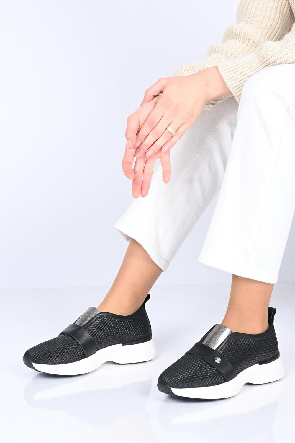 Bestello Bağcıksız Lastikli Zımba Detaylı Termo Taban Hakiki Deri Sneaker 338-7084 Kadın Ayakkabı338-7084_SIYAH_36Spor Ayakkabı & Sneaker