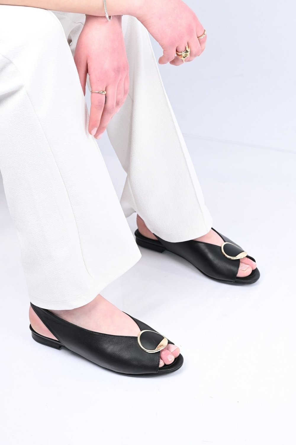 Bestello Bağcıksız Tokalı Jurdan Taban Hakiki Deri Açık Burun Sandalet 342-939 Kadın Sandalet342-939_SIYAH_35Sandalet
