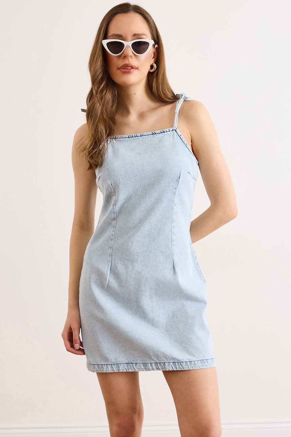 Askısı Bağlama Detaylı Sırt  Fermuarlı Denim Elbise Açık Mavi