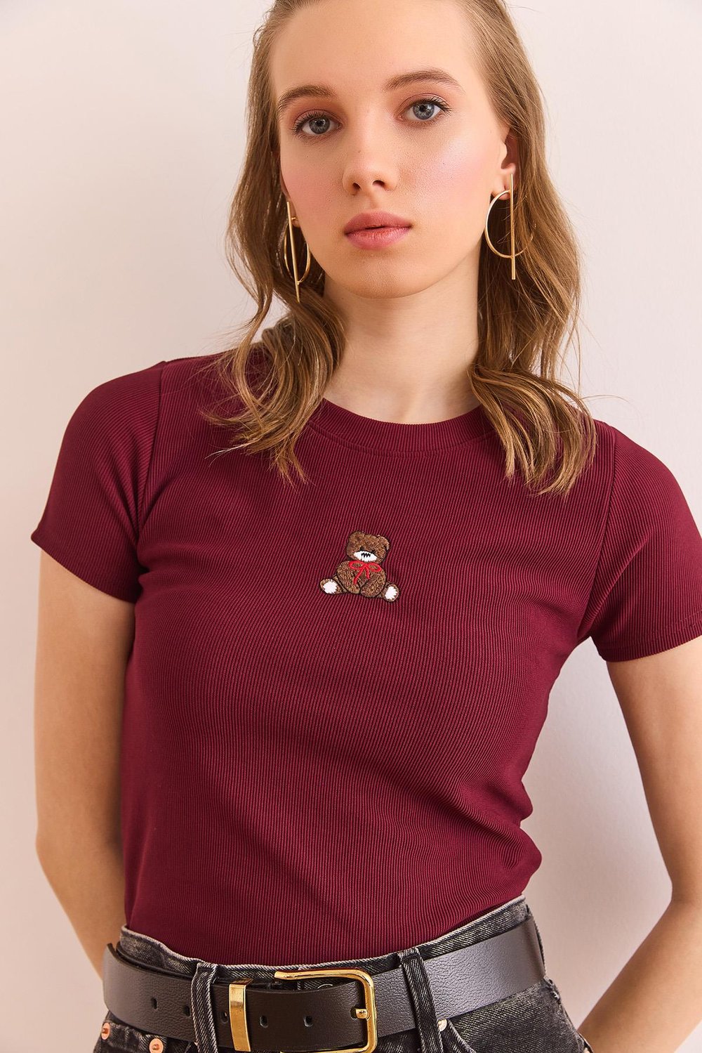 Ayıcık Nakışlı Crop İnce Fitilli Bluz Bordo