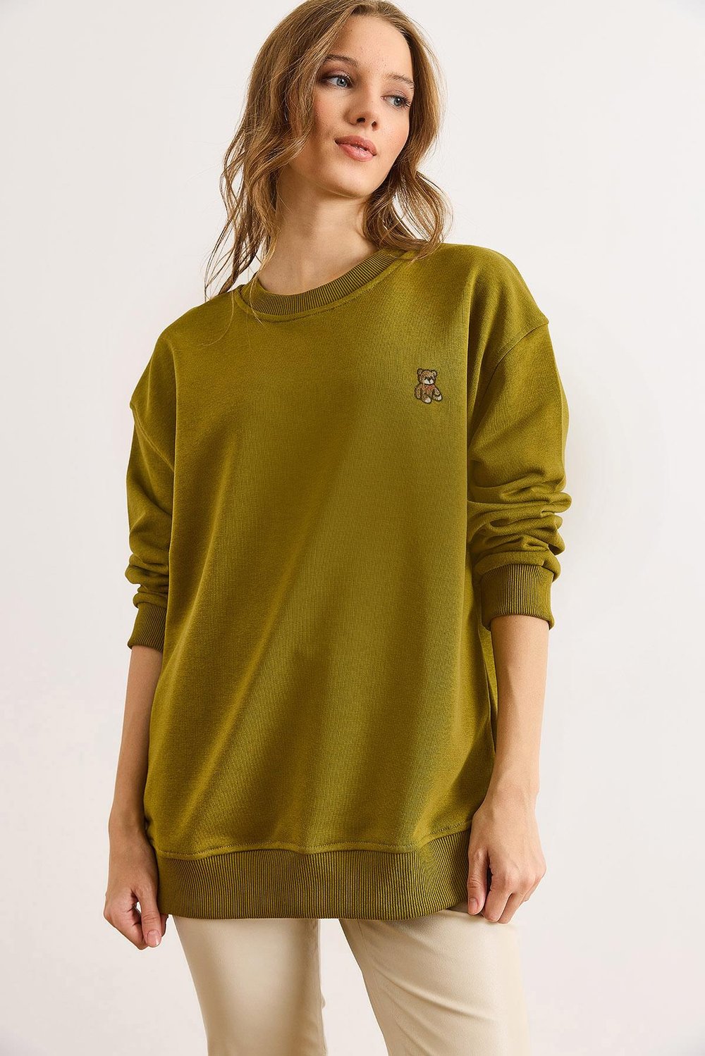 Ayıcık Nakışlı Dikiş Detaylı Şardonlu Kalın Sweatshirt Yağ Yeşili