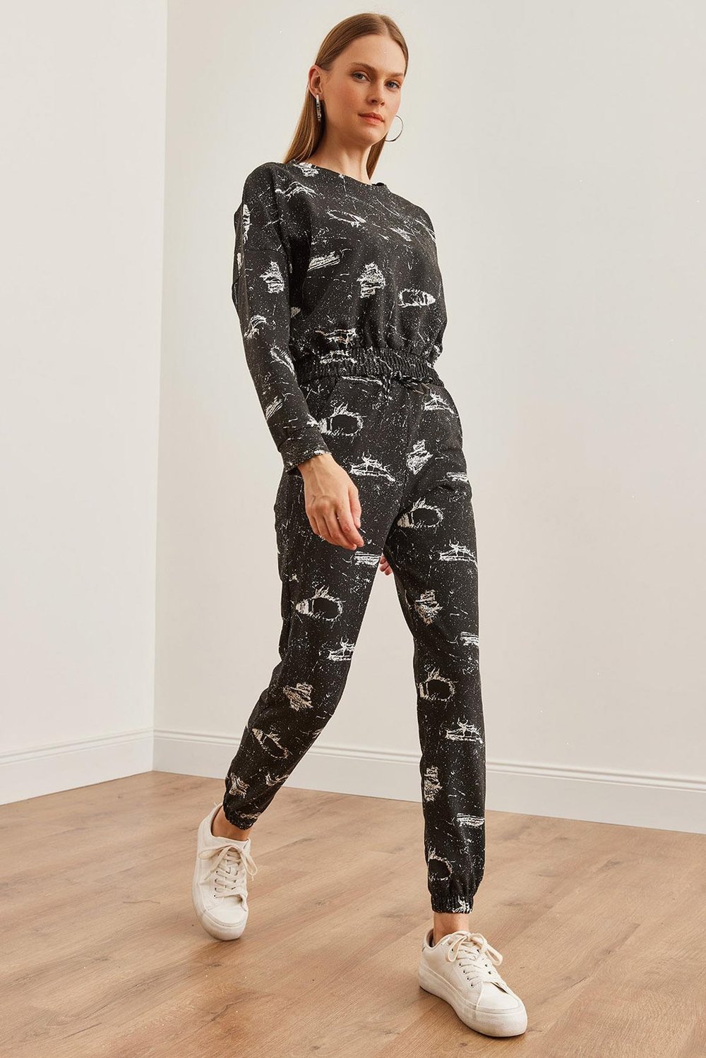 Baskılı Crop Sweatshirt'lü Eşofman Takımı Siyah