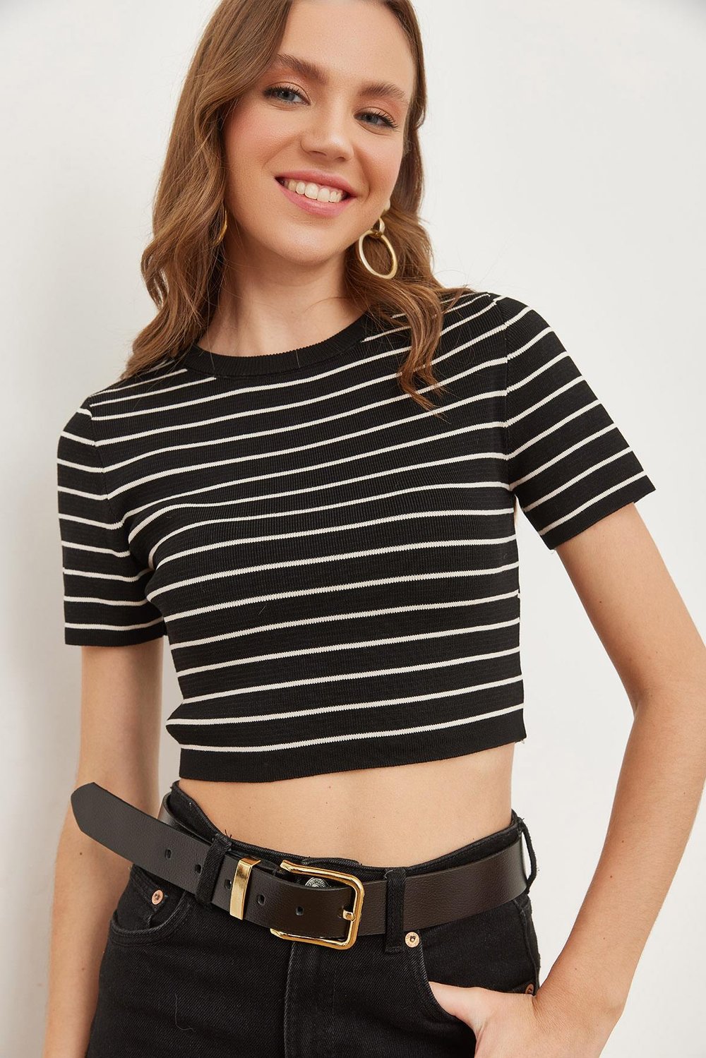 Bisiklet Yaka Çizgili Crop Triko Bluz Siyah
