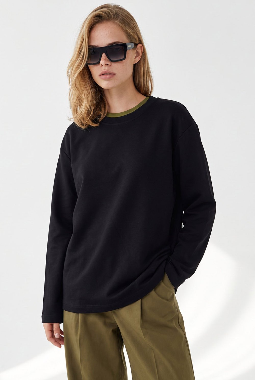 Bisiklet Yaka Modal Tuşeli Dökümlü Basic Sweatshirt Siyah