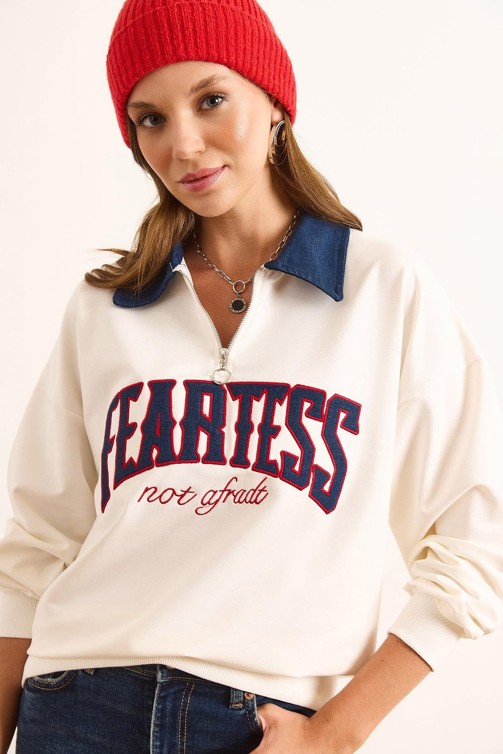 Denim Yaka Fermuarlı Yazılı Oversize Sweatshirt Beyaz