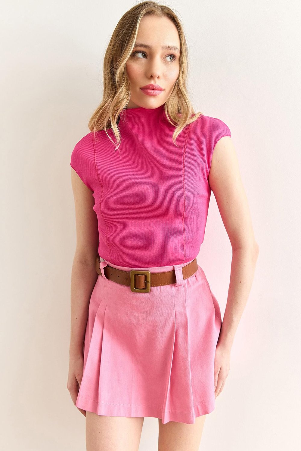 Dik Yaka Dikiş Detaylı Crop Bluz Fuşya
