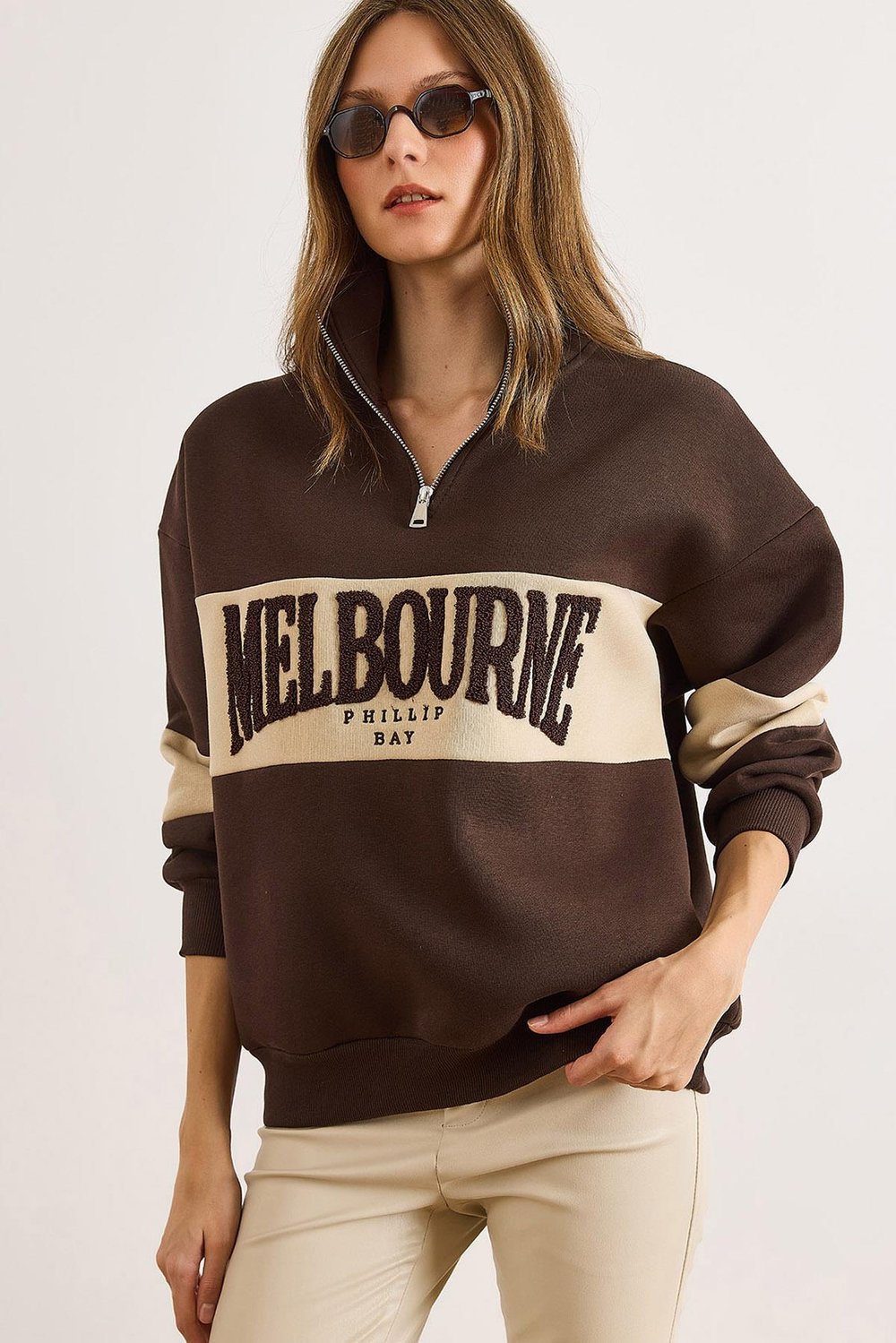 Dik Yaka Fermuarlı Renk Detaylı Şardonlu Sweatshirt Kahverengi