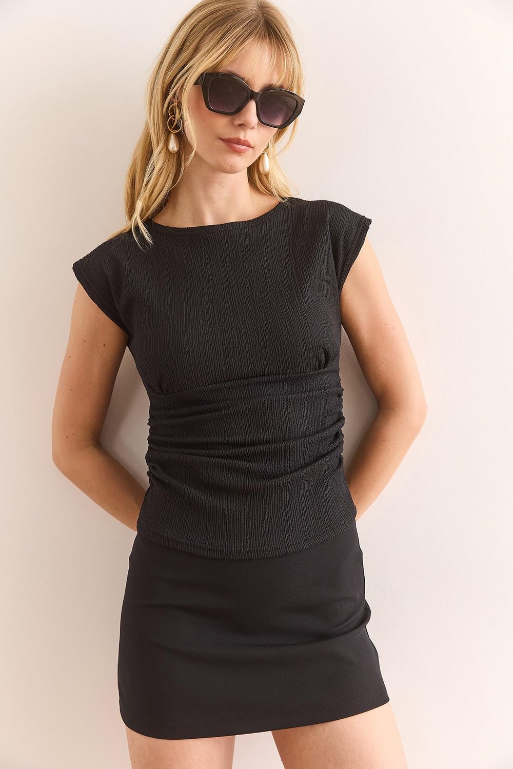 Drape Detaylı Crop Bürümcük Bluz Siyah