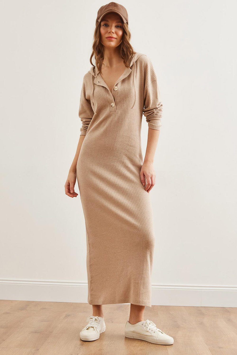 Düğmeli Kapşonlu Oversize Fitilli Maxi Elbise Camel