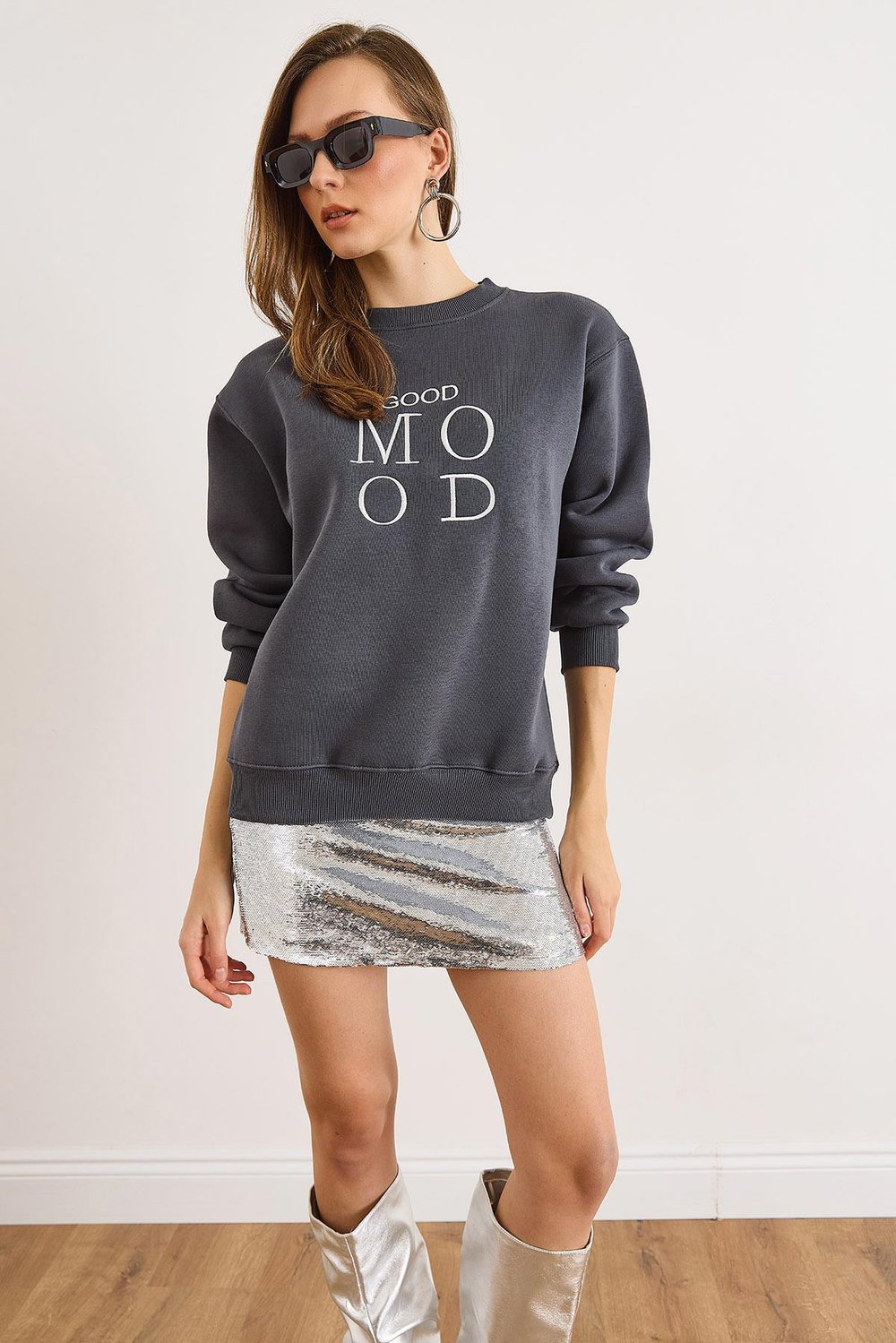 Good Mood Nakışlı Şardonlu Rahat Kalıp Sweatshirt Füme