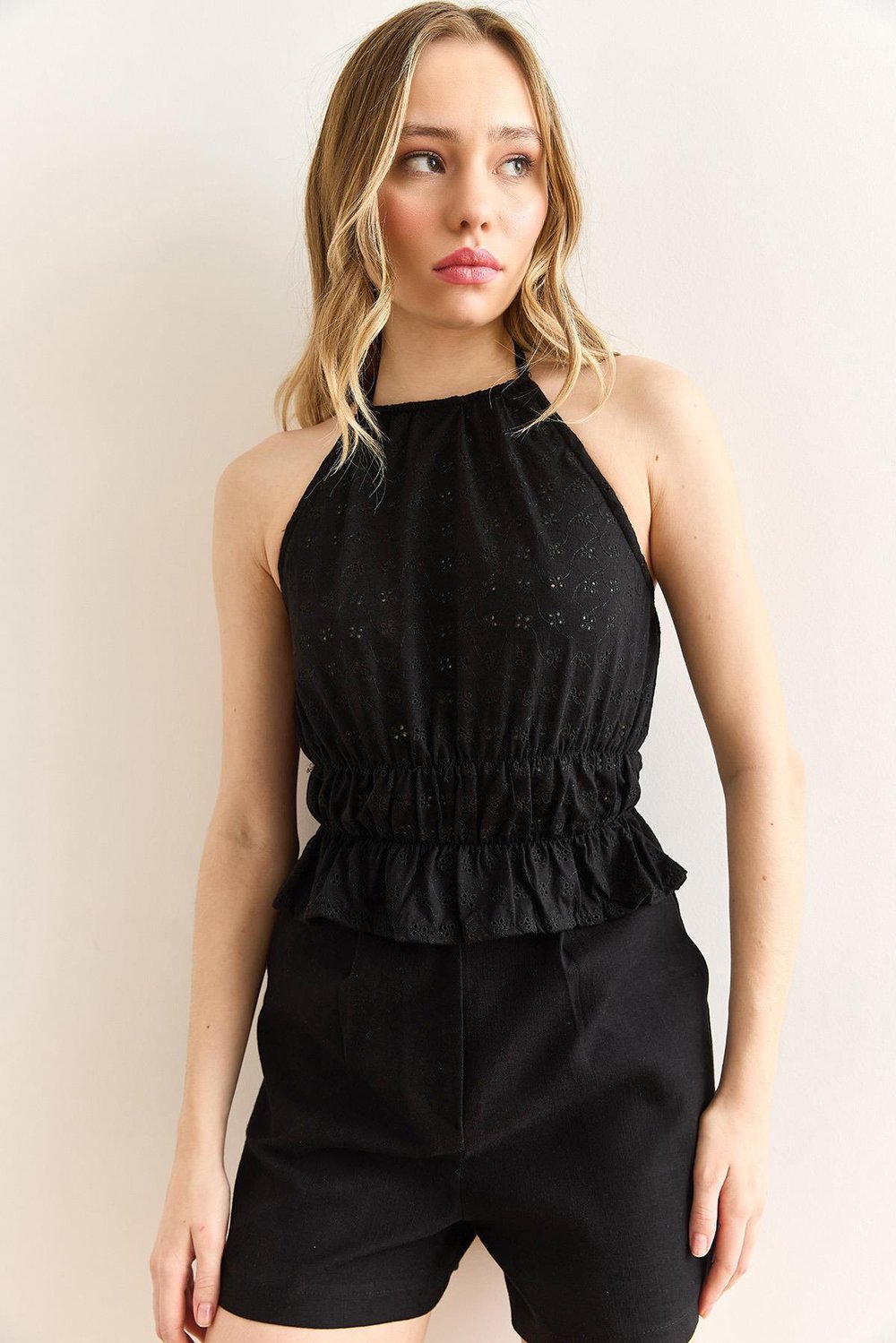 Halter Yaka Beli Lastikli Fisto Bluz Siyah