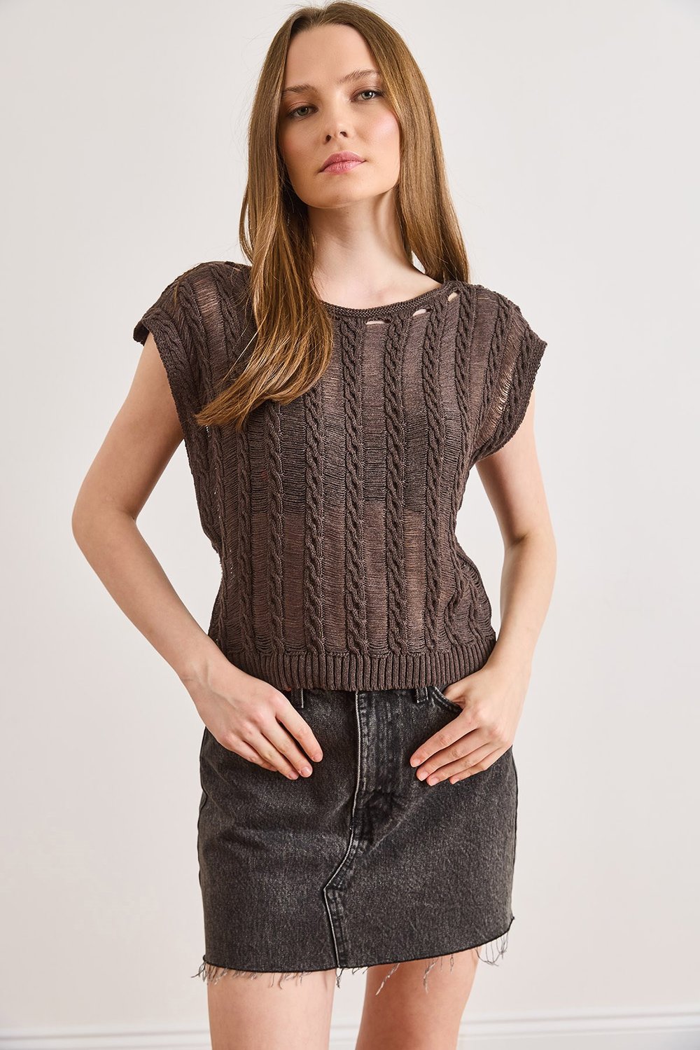 Kayık Yaka Ajurlu Boho Crop Triko Bluz Kahverengi